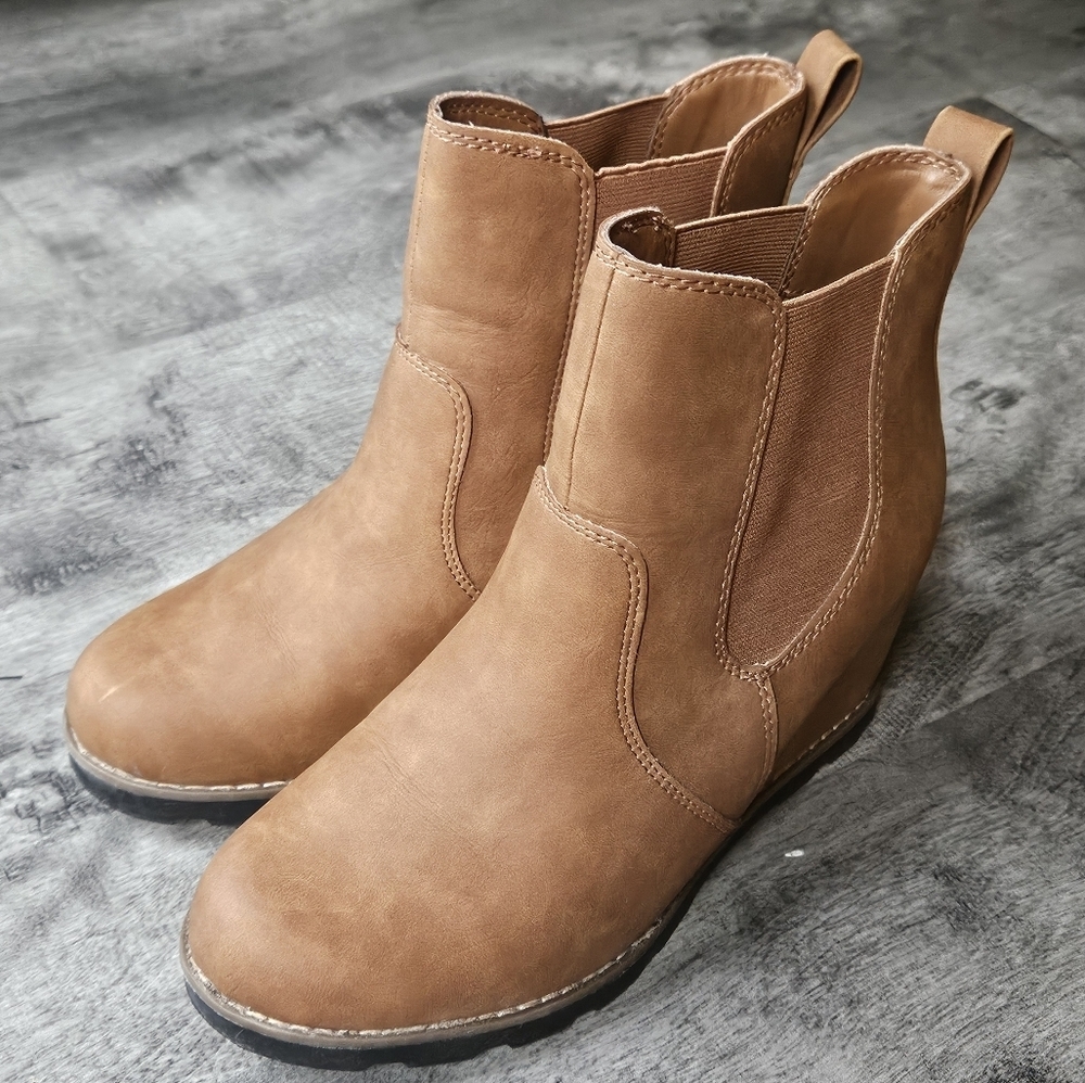 Universal Thread Congac Wedged Boots - Picture 2 of 9
